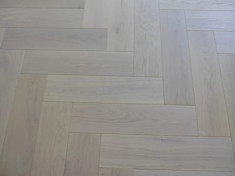 FMYTD Engineered Herringbone Click, White Oiled - Image 3