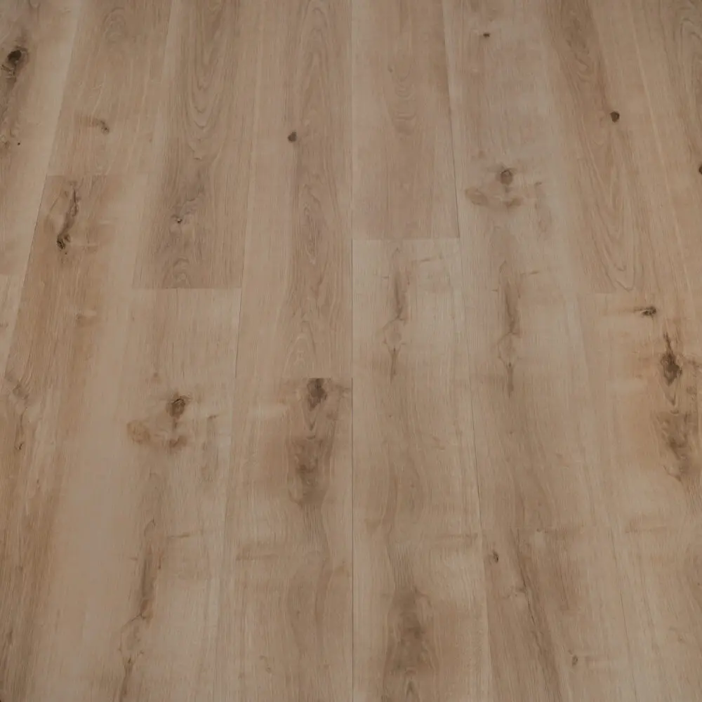 FMYTD WPC Urban Natural Oak Planks (with 1mm built-in underlay) - Image 2
