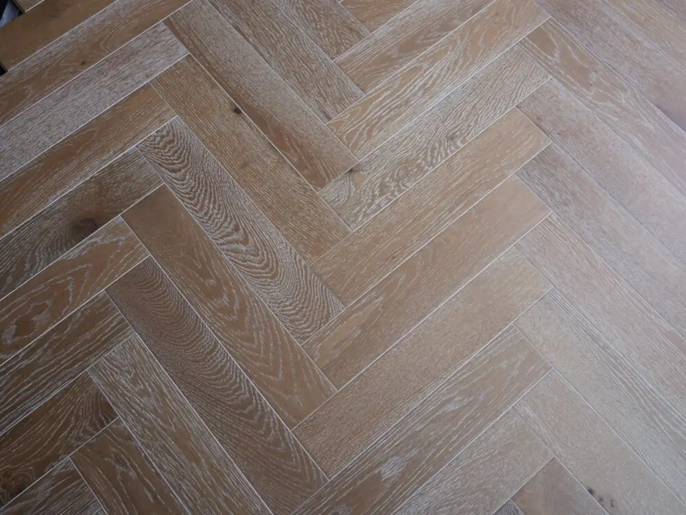 FMYTD Engineered Herringbone Smoked White - Image 4